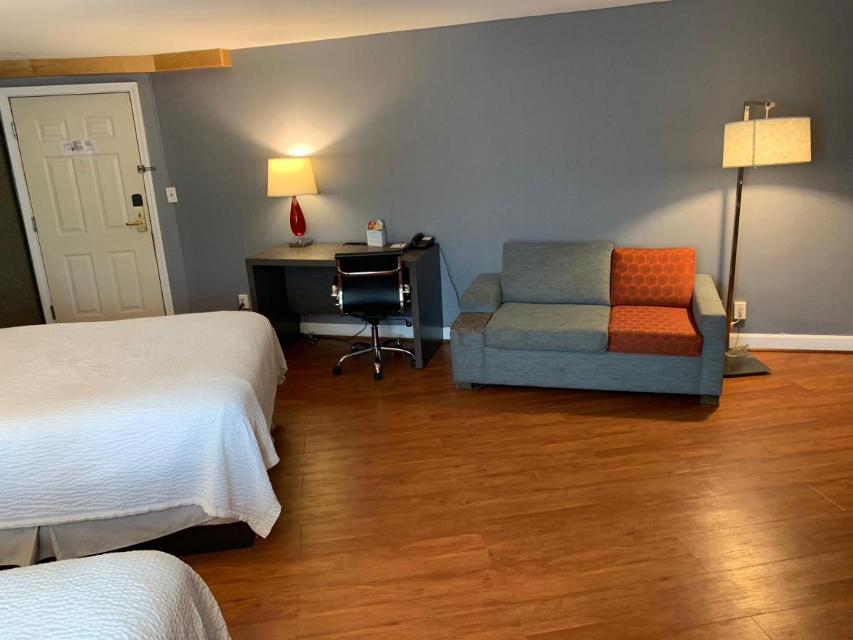 Super 8 By Wyndham Hotel 2*